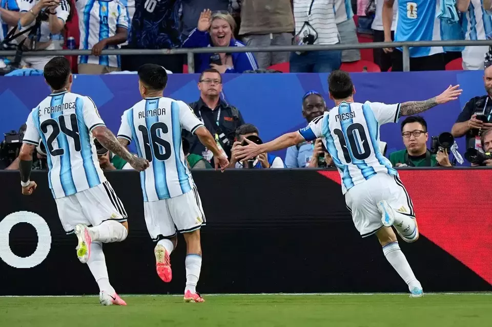 Argentina's Lionel Messi, right, celebrates after scoring his team's first goal during the World Cup Group J soccer match between Argentina and Algeria in Kansas City, Missouri, Tuesday, June 16, 2026. (AP Photo/Charlie Riedel)