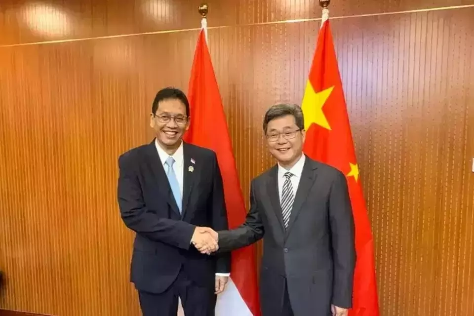 Indonesia Finance Minister Purbaya Yudhi Sadewa shakes hands with Chinese Finance Minister Lan Foan in Beijing on Wednesday, June 17, 2026. (Photo: Ministry of Finance)