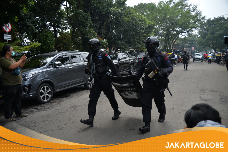 Suicide Bomber Injures Three Policemen In Bandung